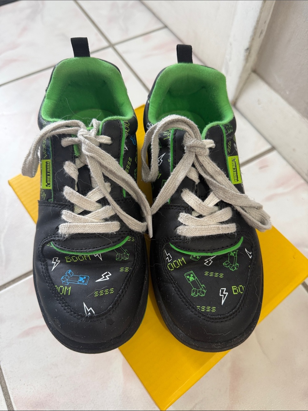 Minecraft Kids Black & Green Graphic Lace-Up Sneakers - Picture 2 of 10
